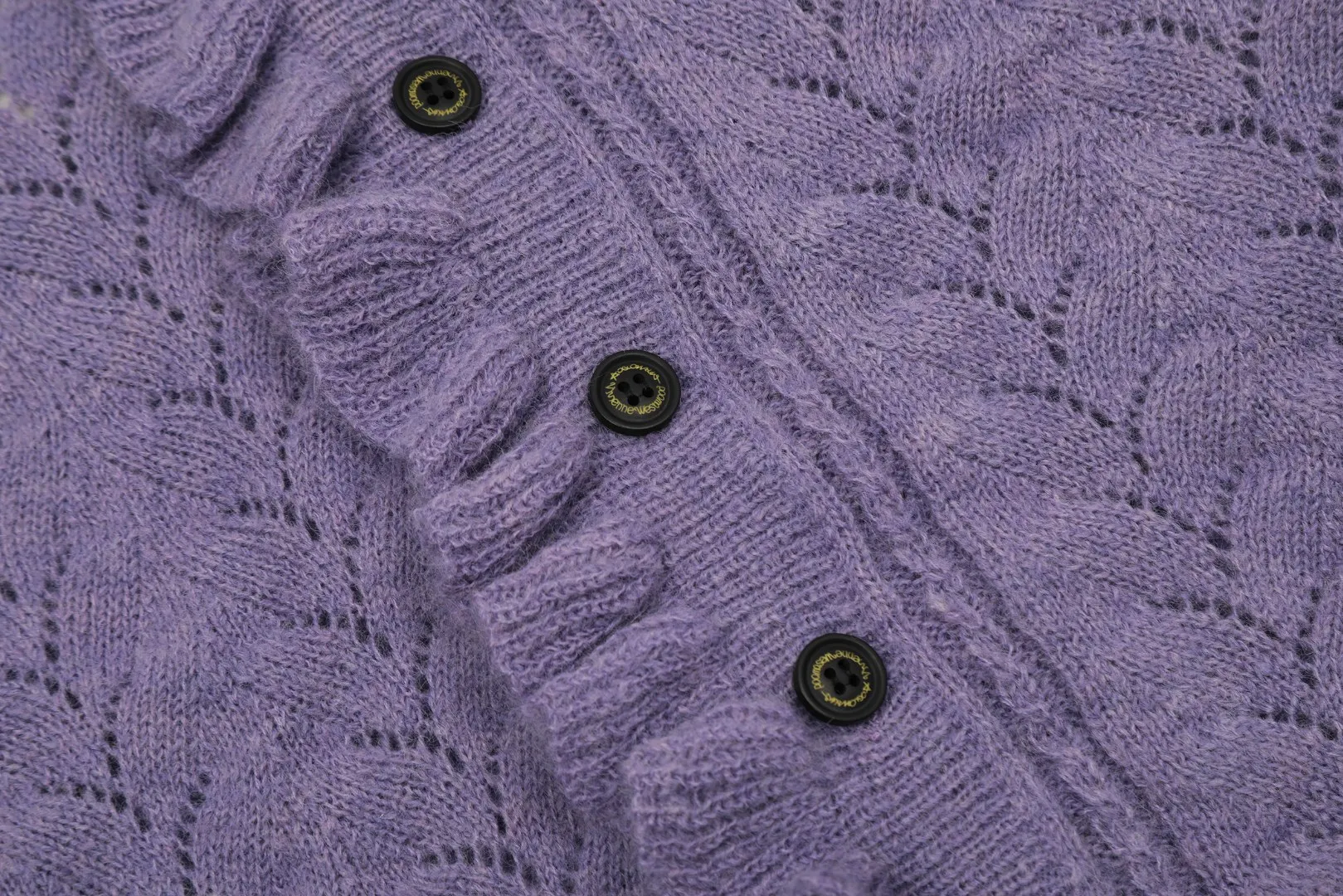 vivienne west wood Vivienne heavy lace classic cardigan knitted sweater wool 2024 autumn latest style 🧩 15% merino cotton wool 85% wool blend 🧩Correct Italian 🇮🇹100% wool washed wheat logo Size: S -M- L Color: black purple gray